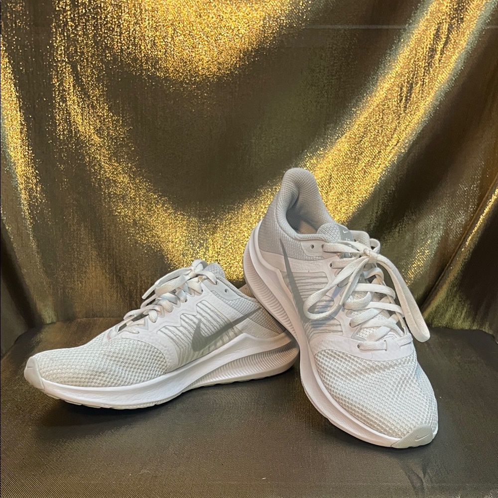 Nike Women's White and Gray Athletic Shoes